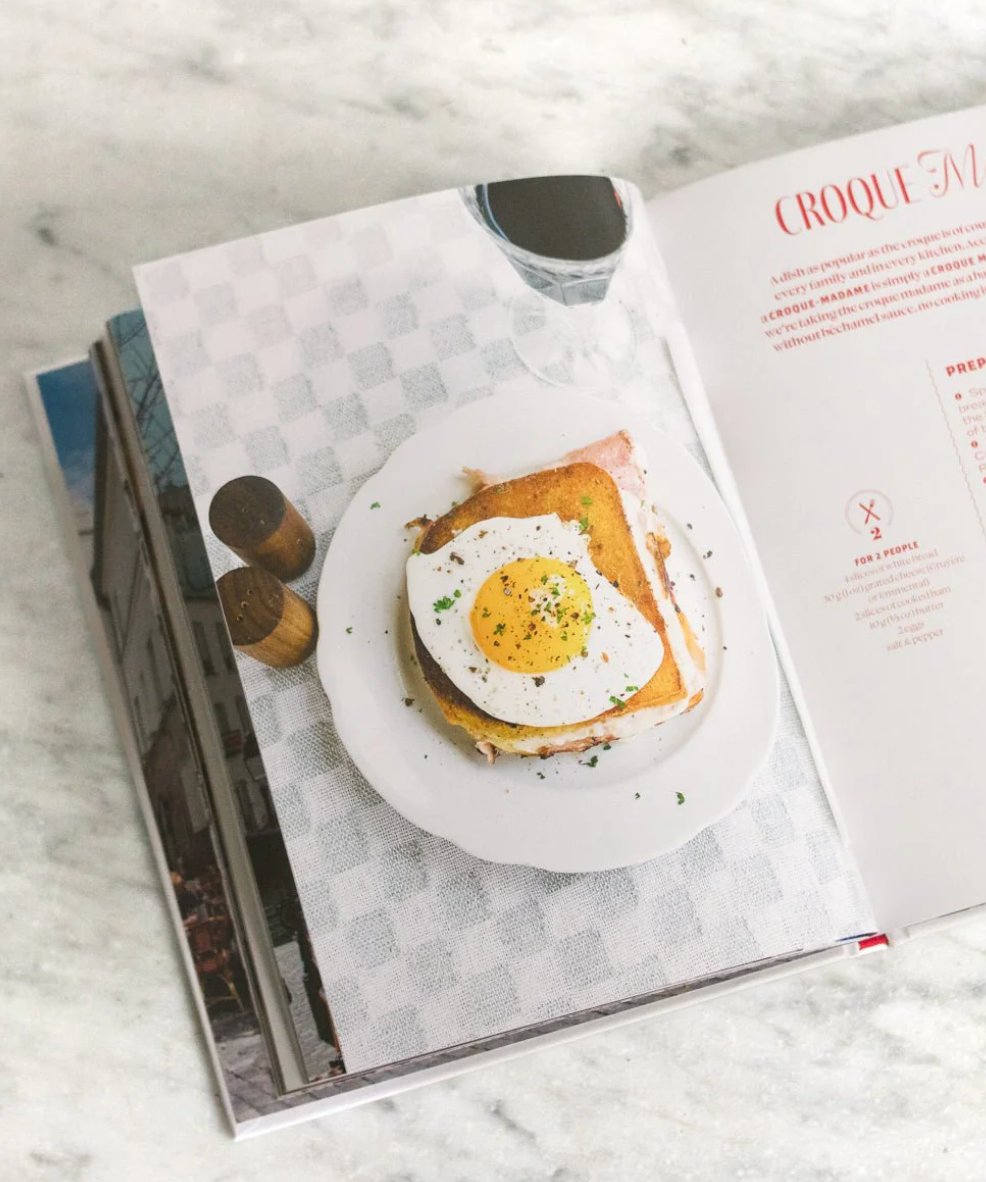 Le Marchande book at the table in Paris