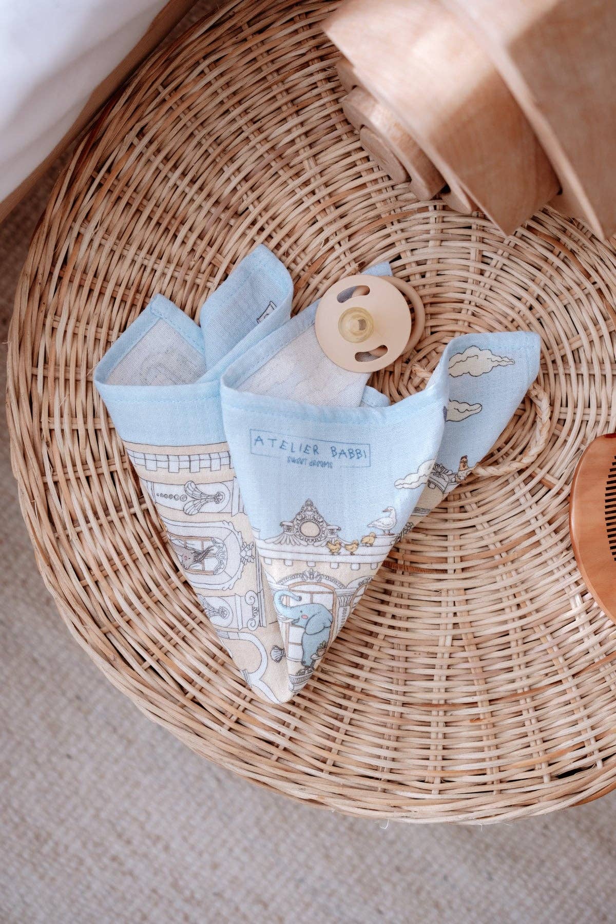 Royal Mansion Burp Cloth