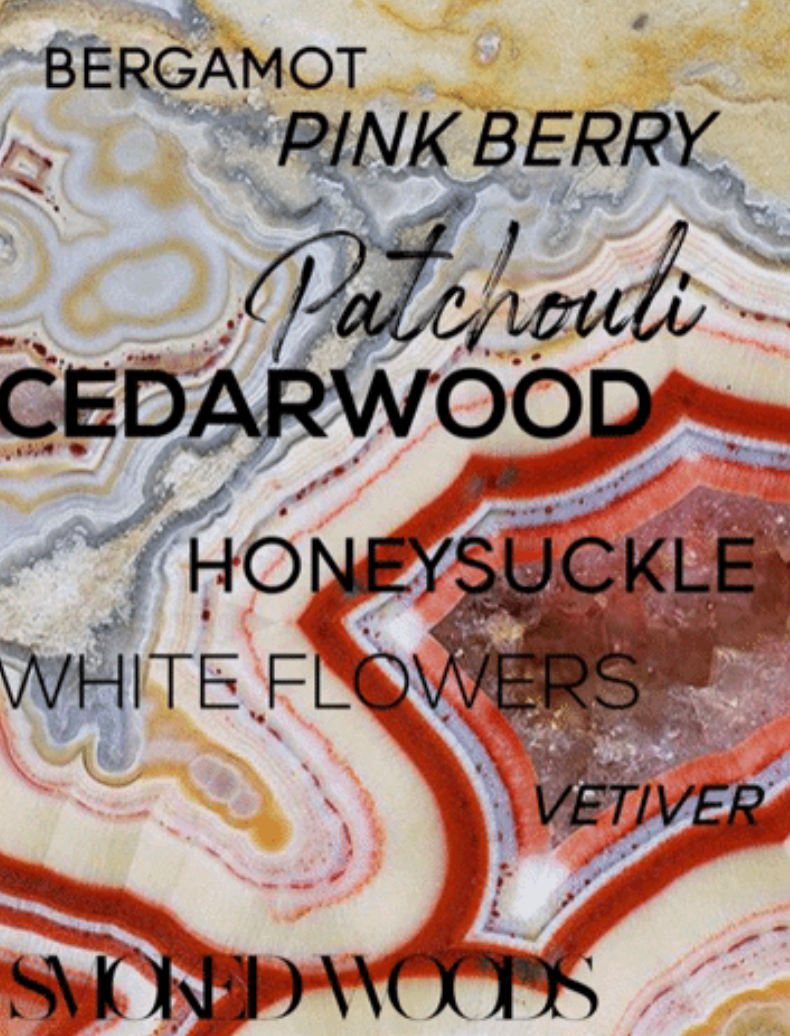Text overlay of various wood香料 names on a marbled stone background