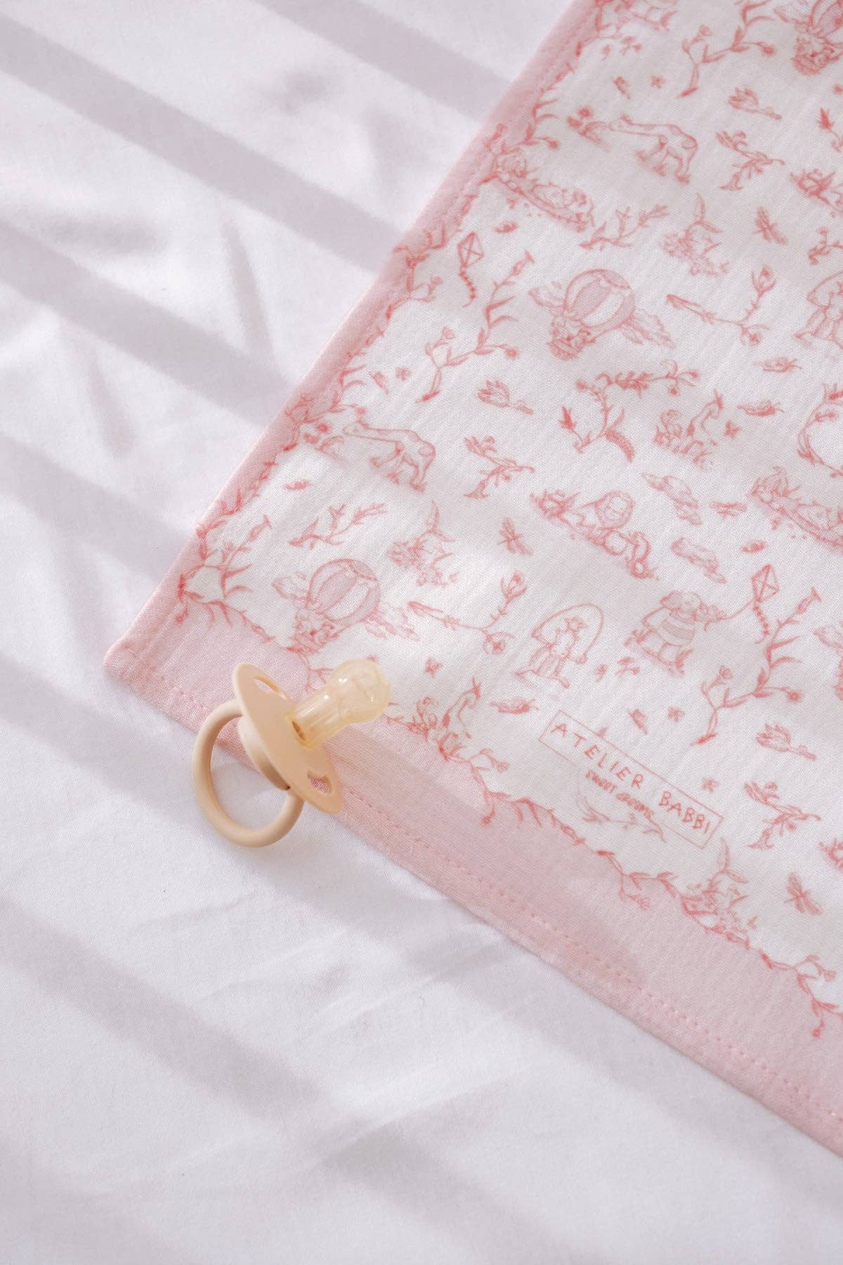 Atelier Babbi - Burp Cloth - Toile De Jouy/Pink