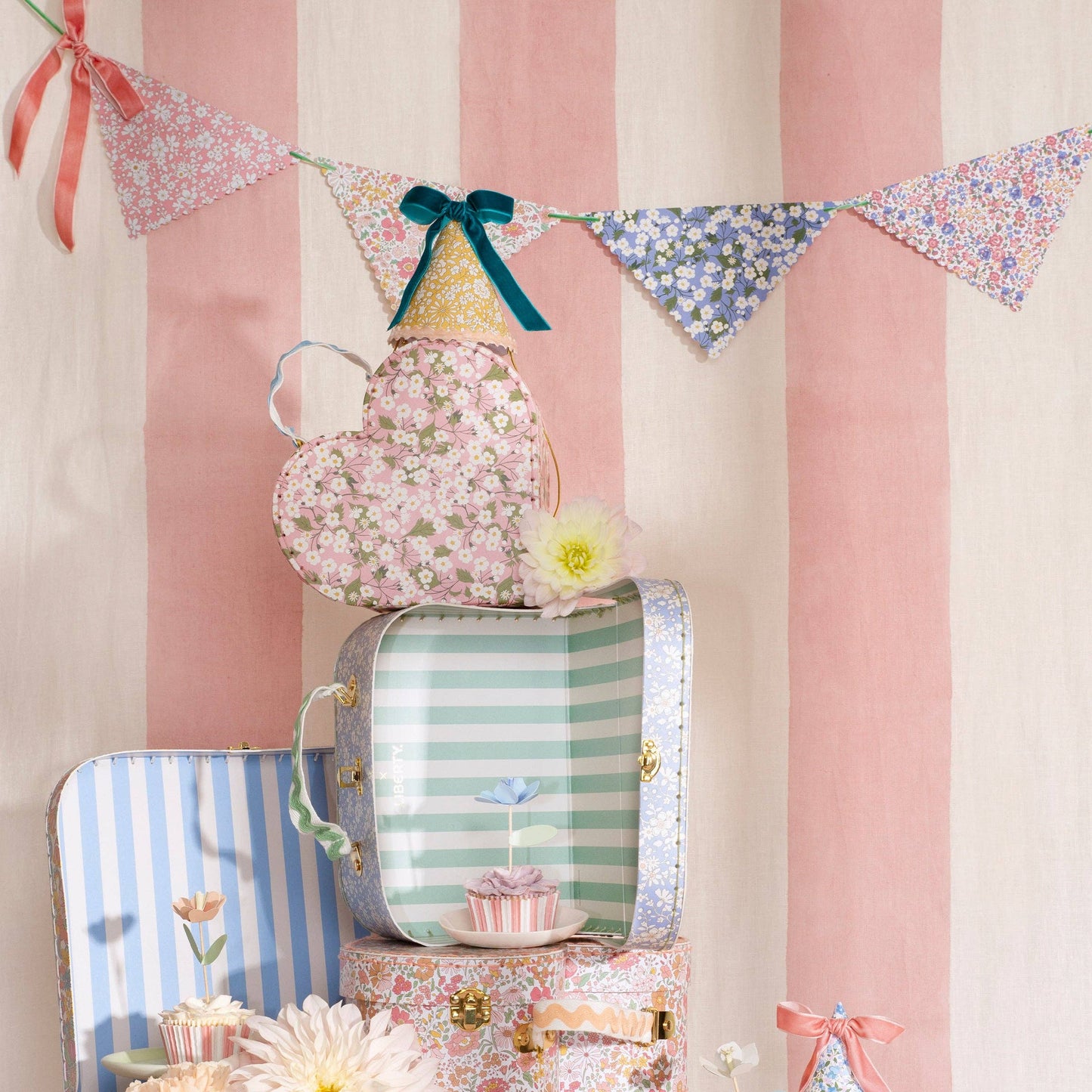 Liberty Scalloped Garland
