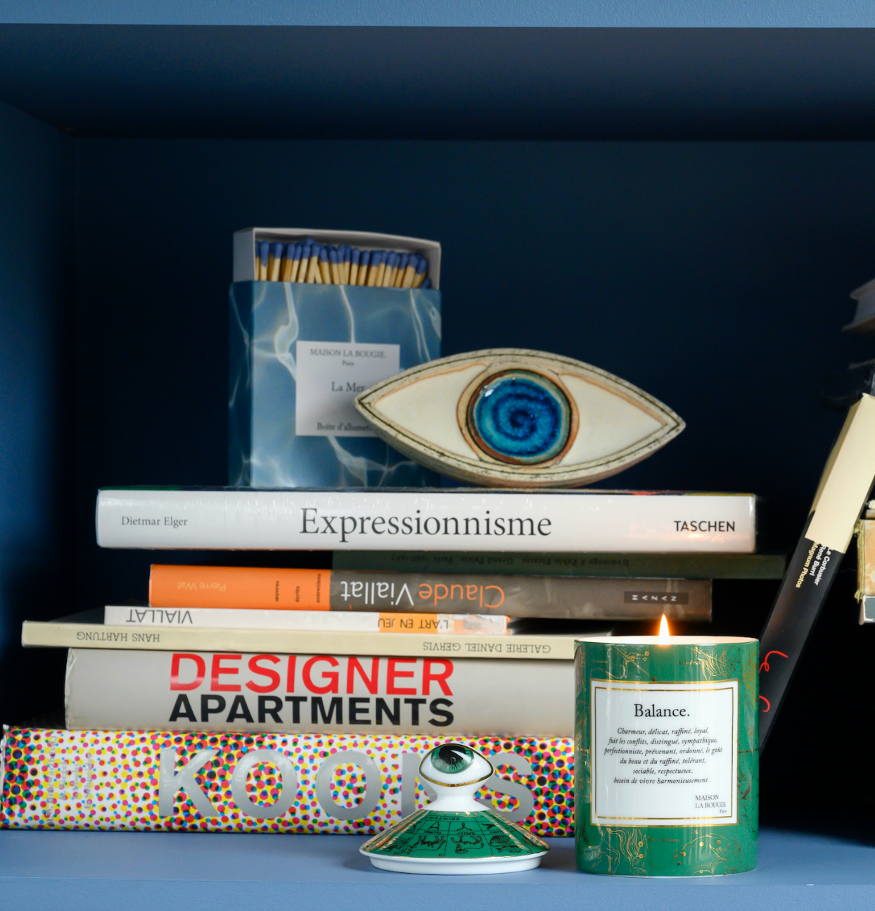 how to style blue shelves le marchande